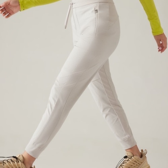 Athleta Headlands Hybrid Trek Jogger in Birch Grey Size 4 - Picture 2 of 14
